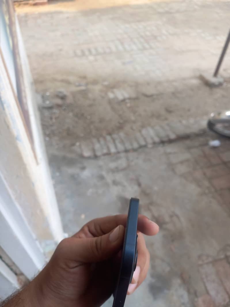 Apple iPhone 13 2