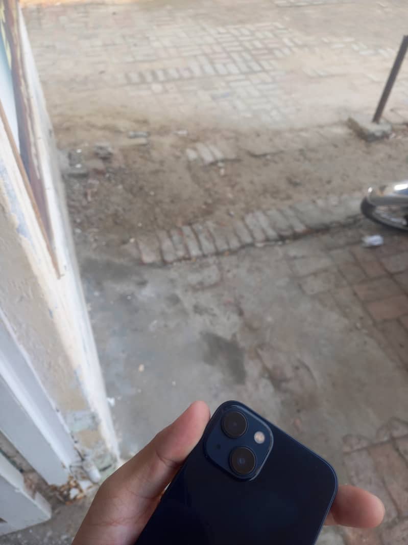 Apple iPhone 13 4