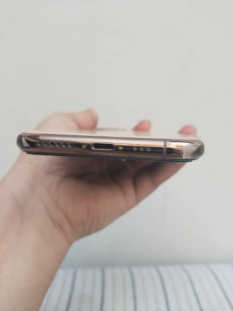 Apple iPhone 11 Pro 4