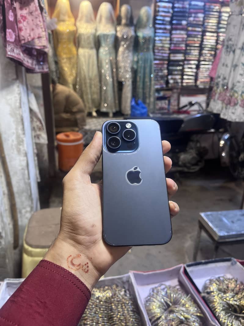 Apple iPhone 15 Pro 0