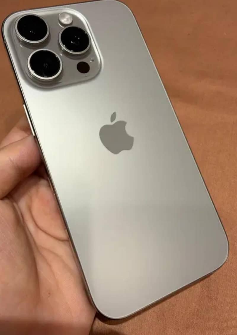 Apple iPhone 16 Pro 0
