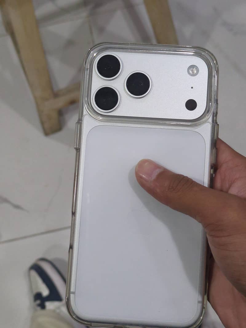 Apple iPhone 17 Pro Max 0