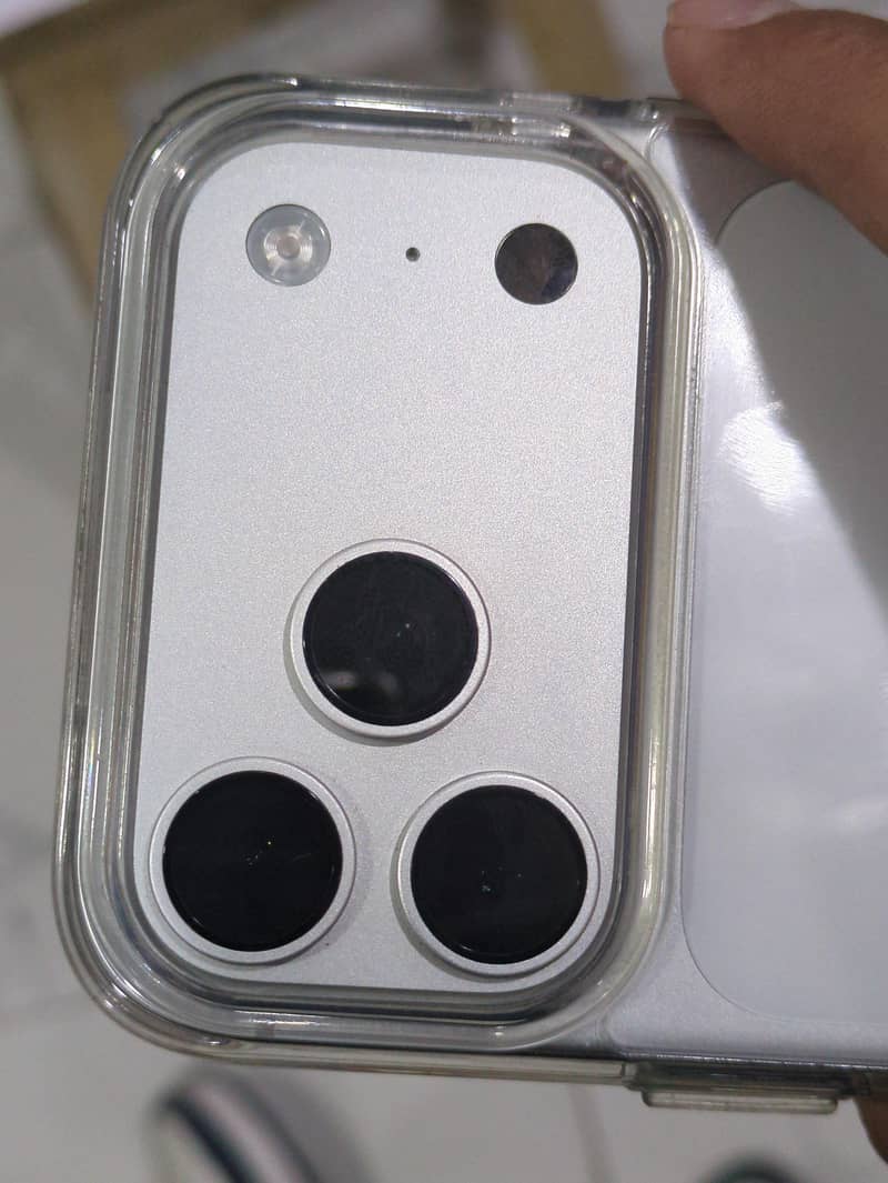Apple iPhone 17 Pro Max 1