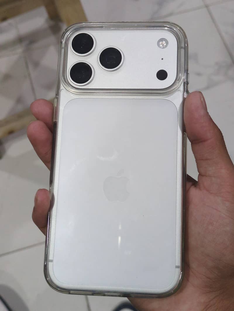 Apple iPhone 17 Pro Max 2