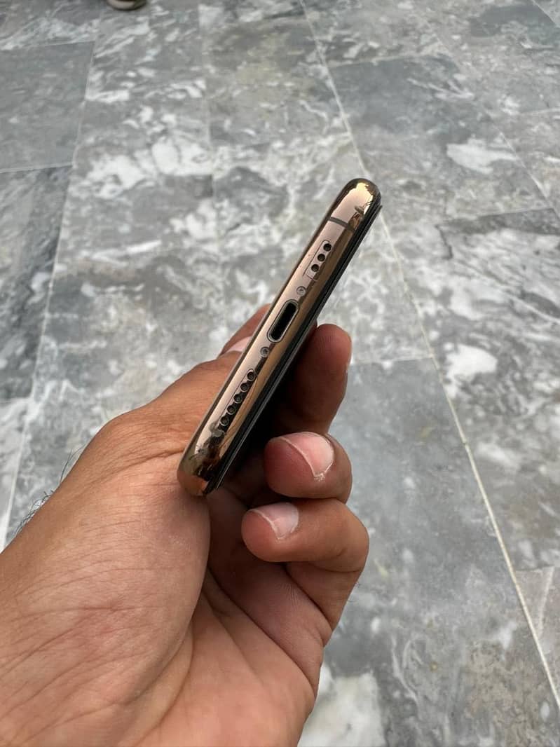 Apple iPhone XS 3