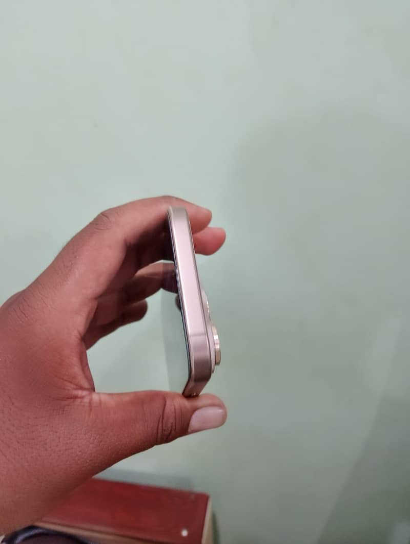Apple iPhone 16 Pro Max 1