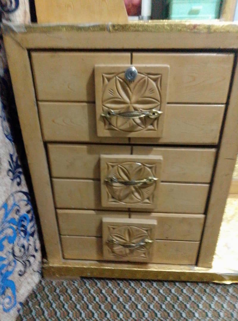 dressing table with mirror 1