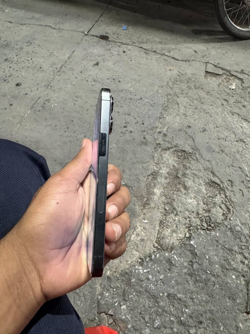 Apple iPhone 13 Pro 2