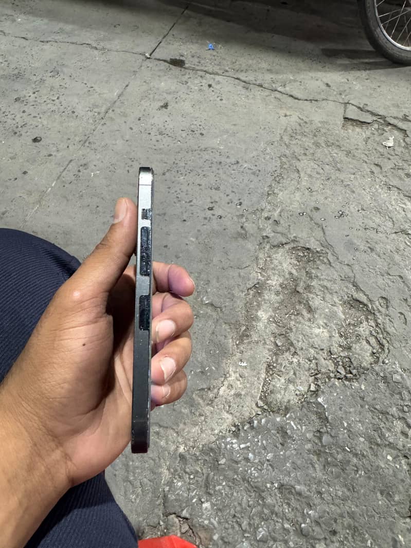 Apple iPhone 13 Pro 3