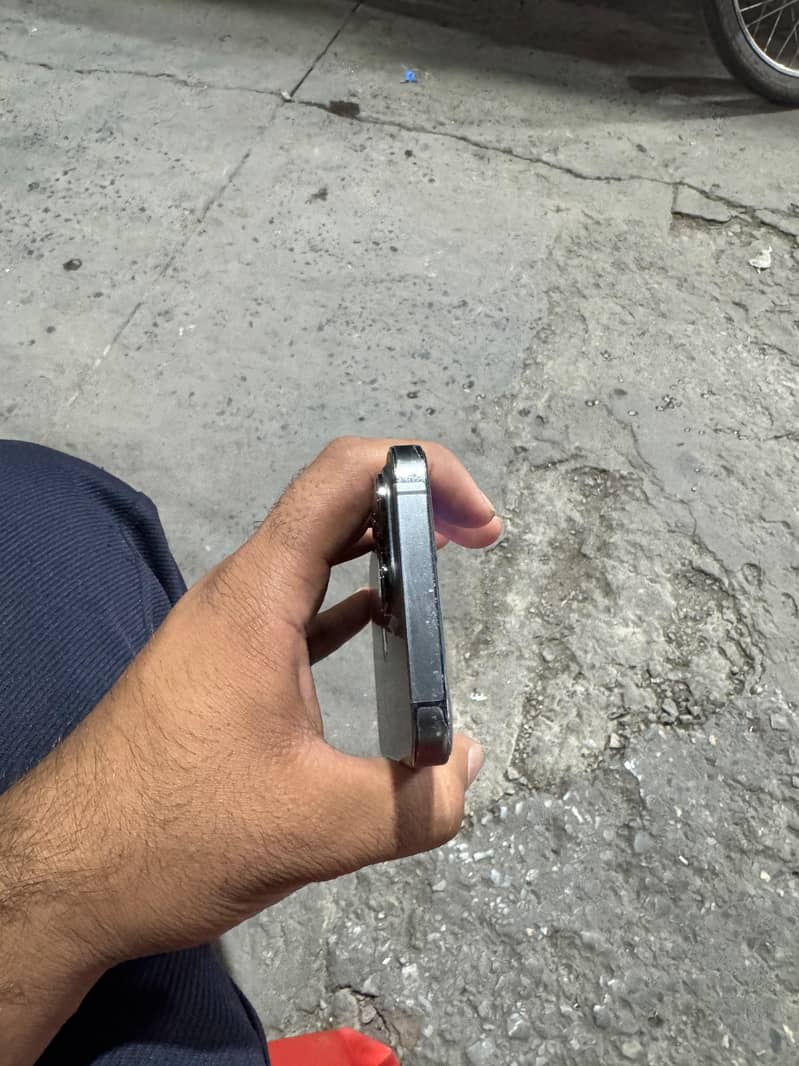Apple iPhone 13 Pro 4