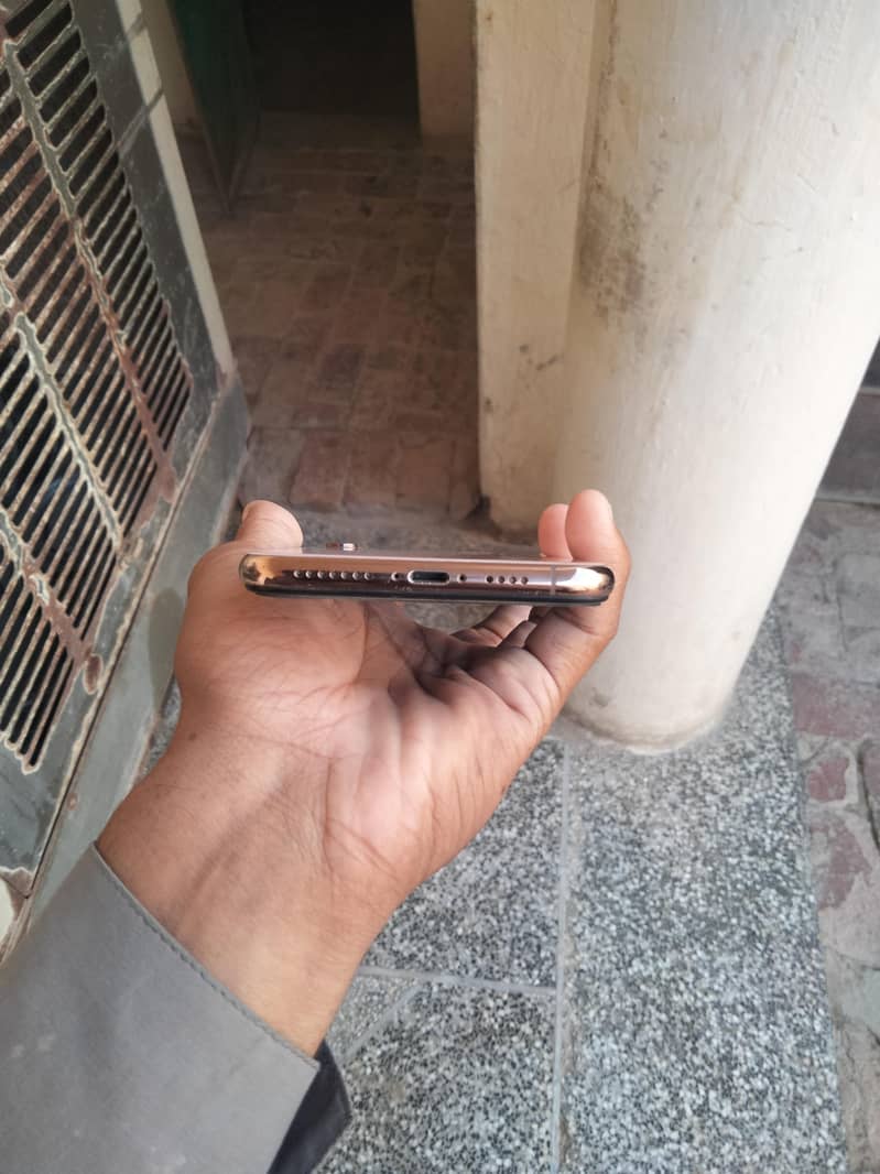 Apple iPhone XS Max 2