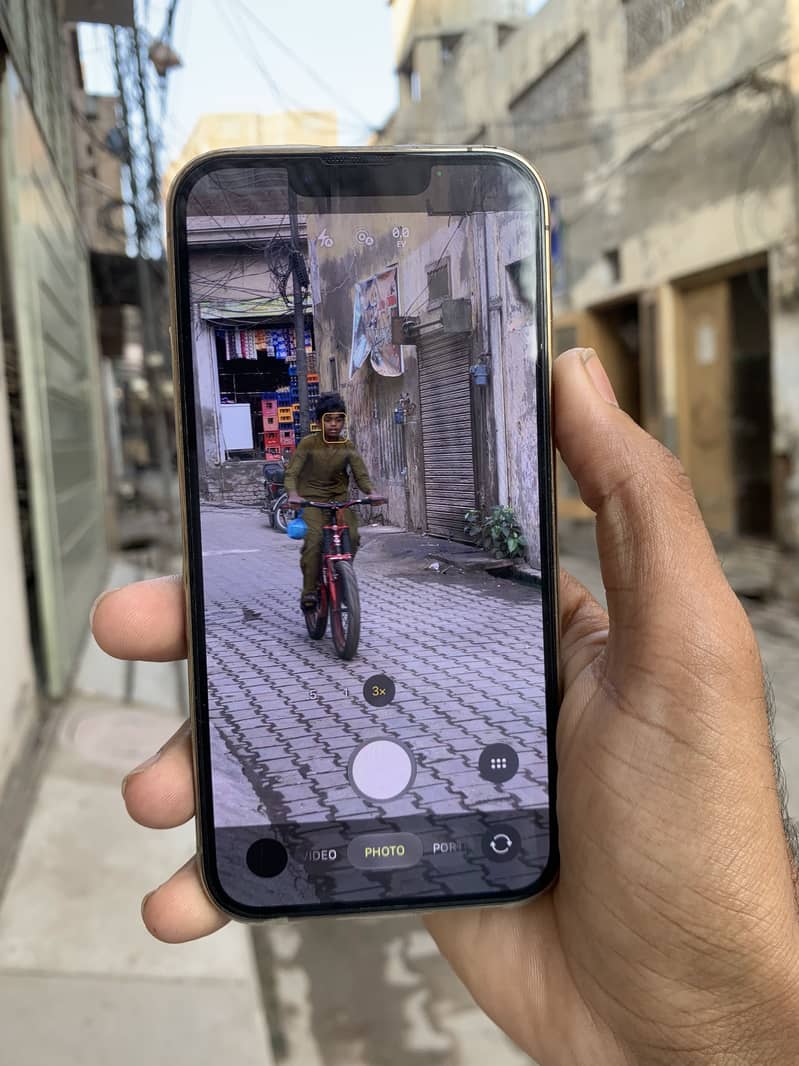 Apple iPhone 13 Pro 4
