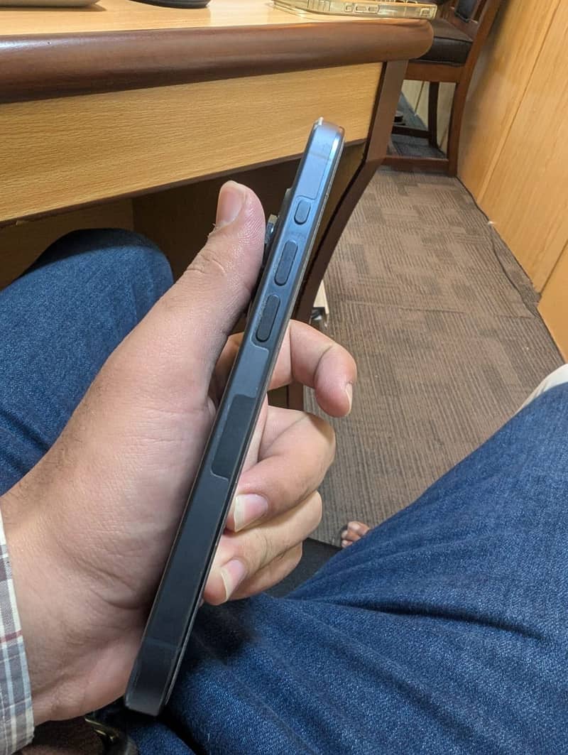 Apple iPhone 15 Pro 3