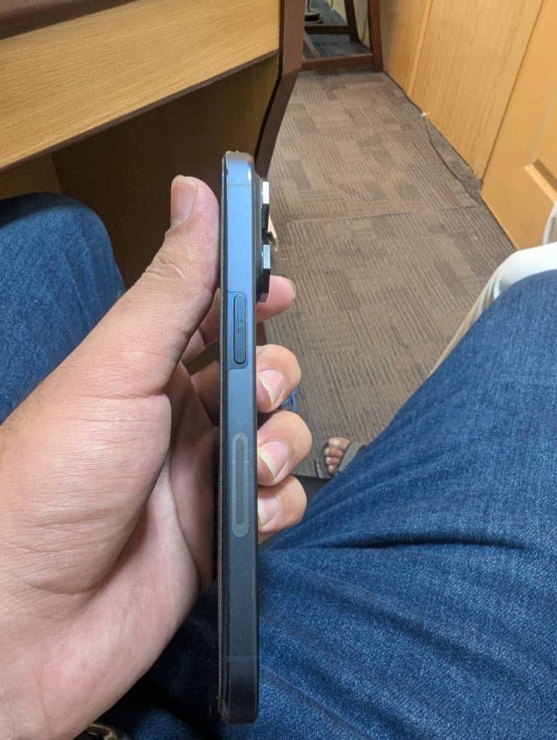 Apple iPhone 15 Pro 4