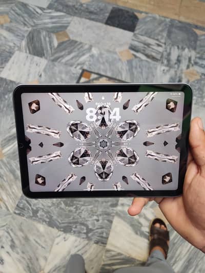 iPad mini 6th gen . Space Gray