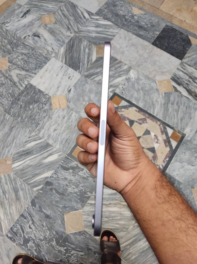 iPad mini 6th gen . Space Gray 4