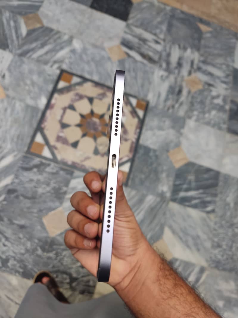 iPad mini 6th gen . Space Gray 5