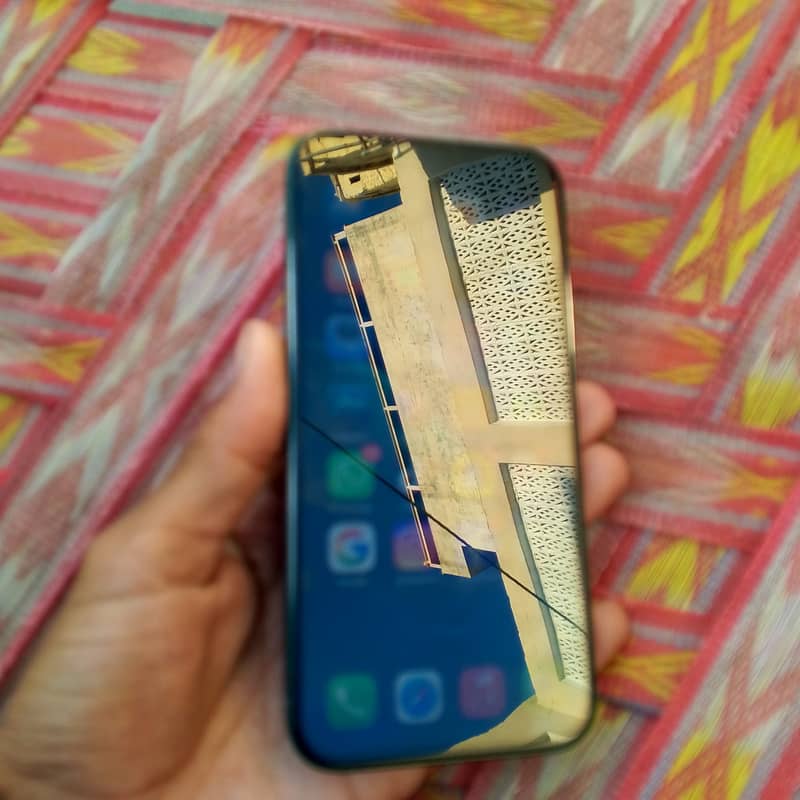 Apple iPhone 13 0
