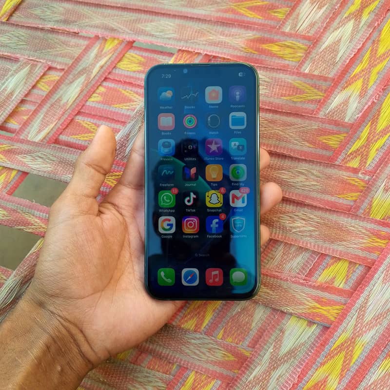 Apple iPhone 13 1