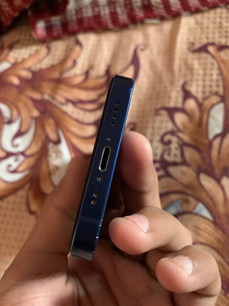 Apple iPhone 12 mini 6