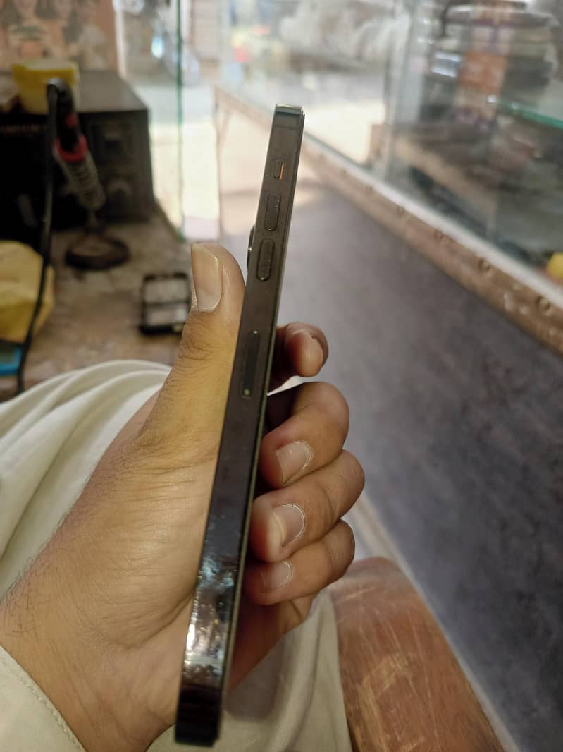 Apple iPhone 14 Pro Max 1