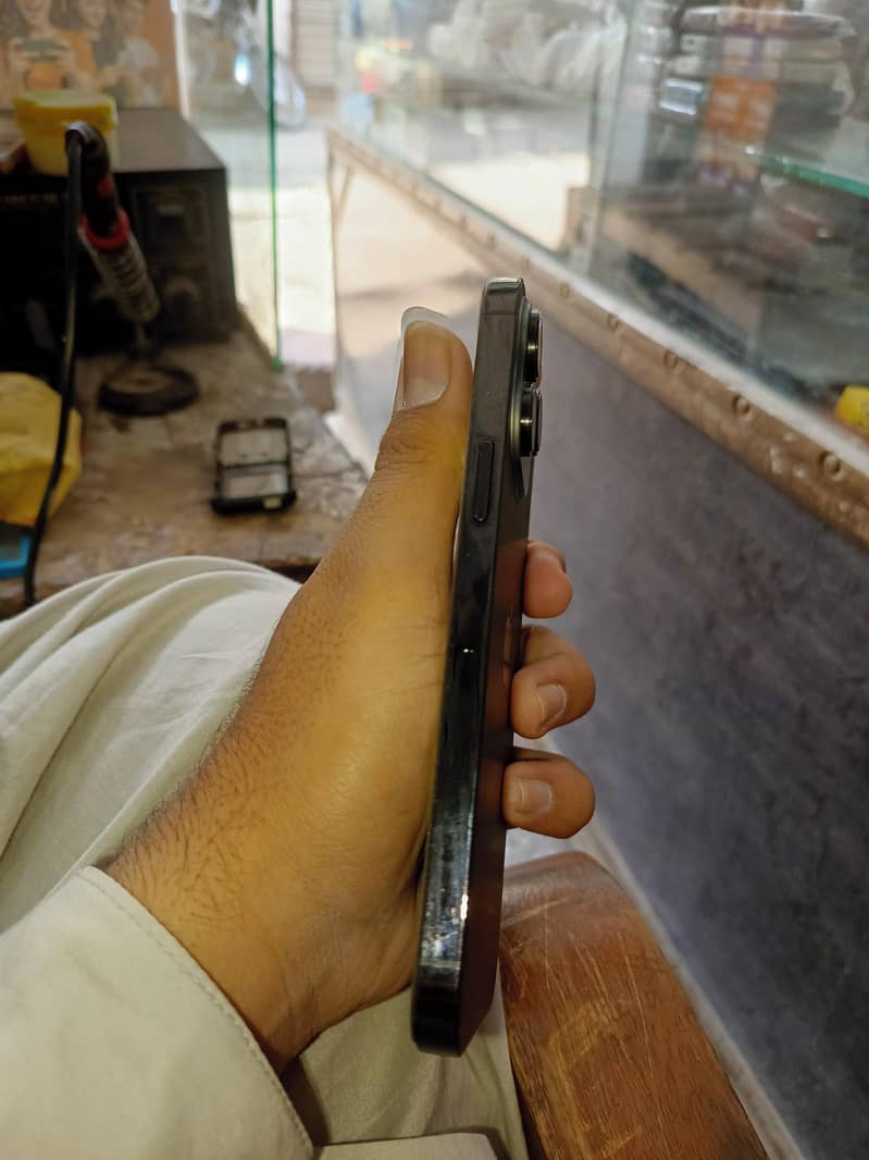 Apple iPhone 14 Pro Max 2