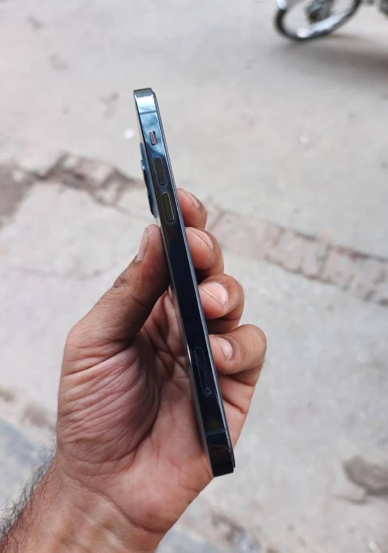 Apple iPhone 12 Pro 2