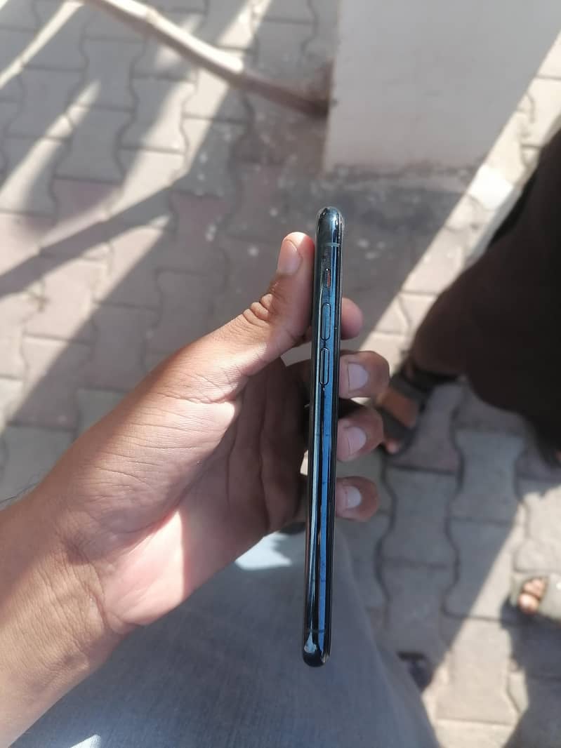 Apple iPhone 11 Pro 2