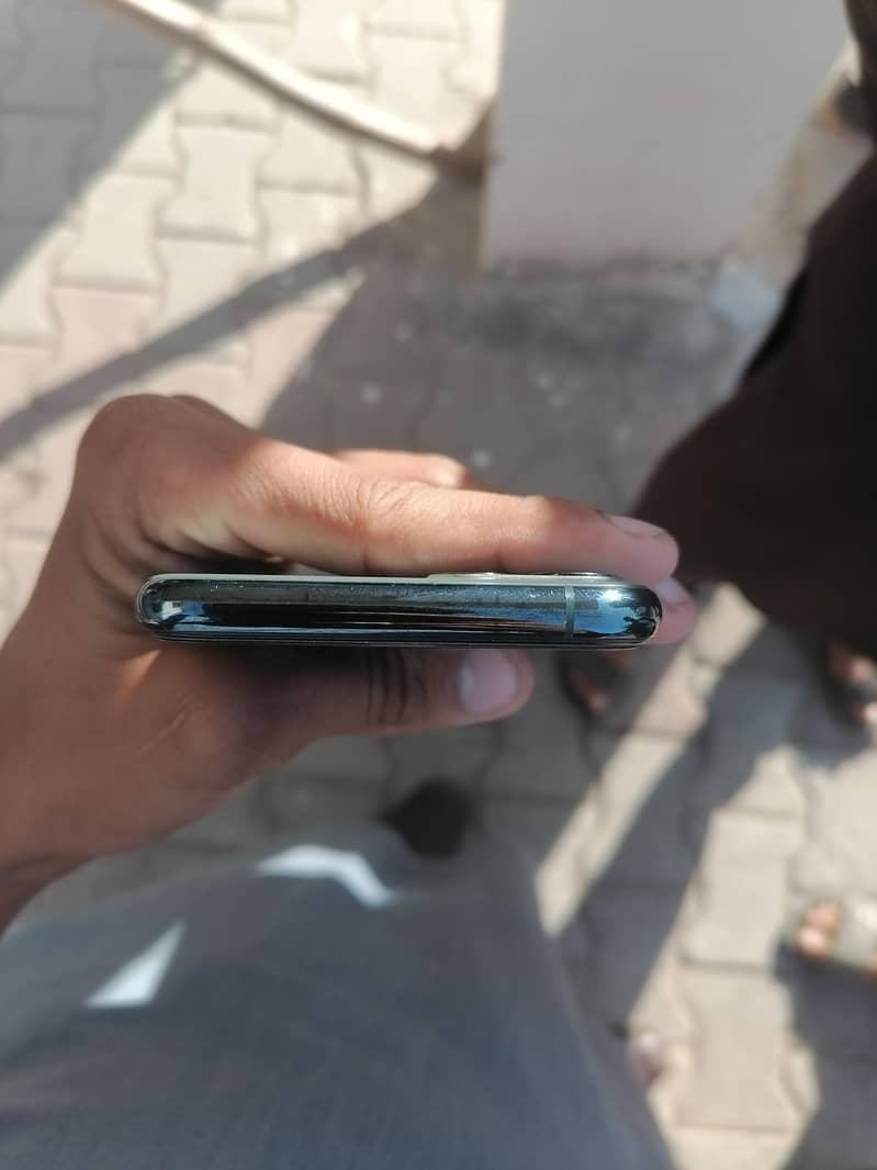 Apple iPhone 11 Pro 3