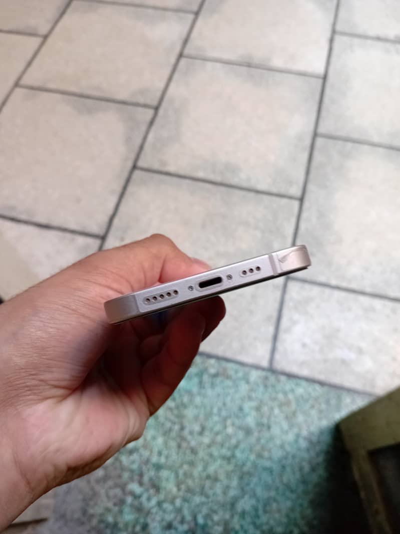 Apple iPhone 13 4