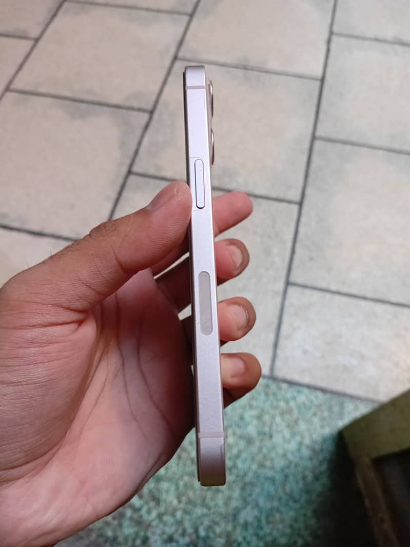 Apple iPhone 13 6