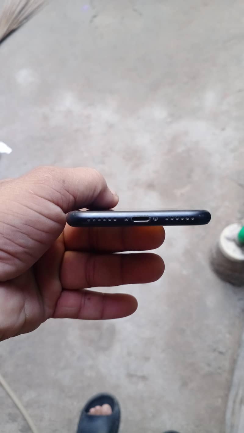 Apple iPhone 7 urgent sell need mony 1