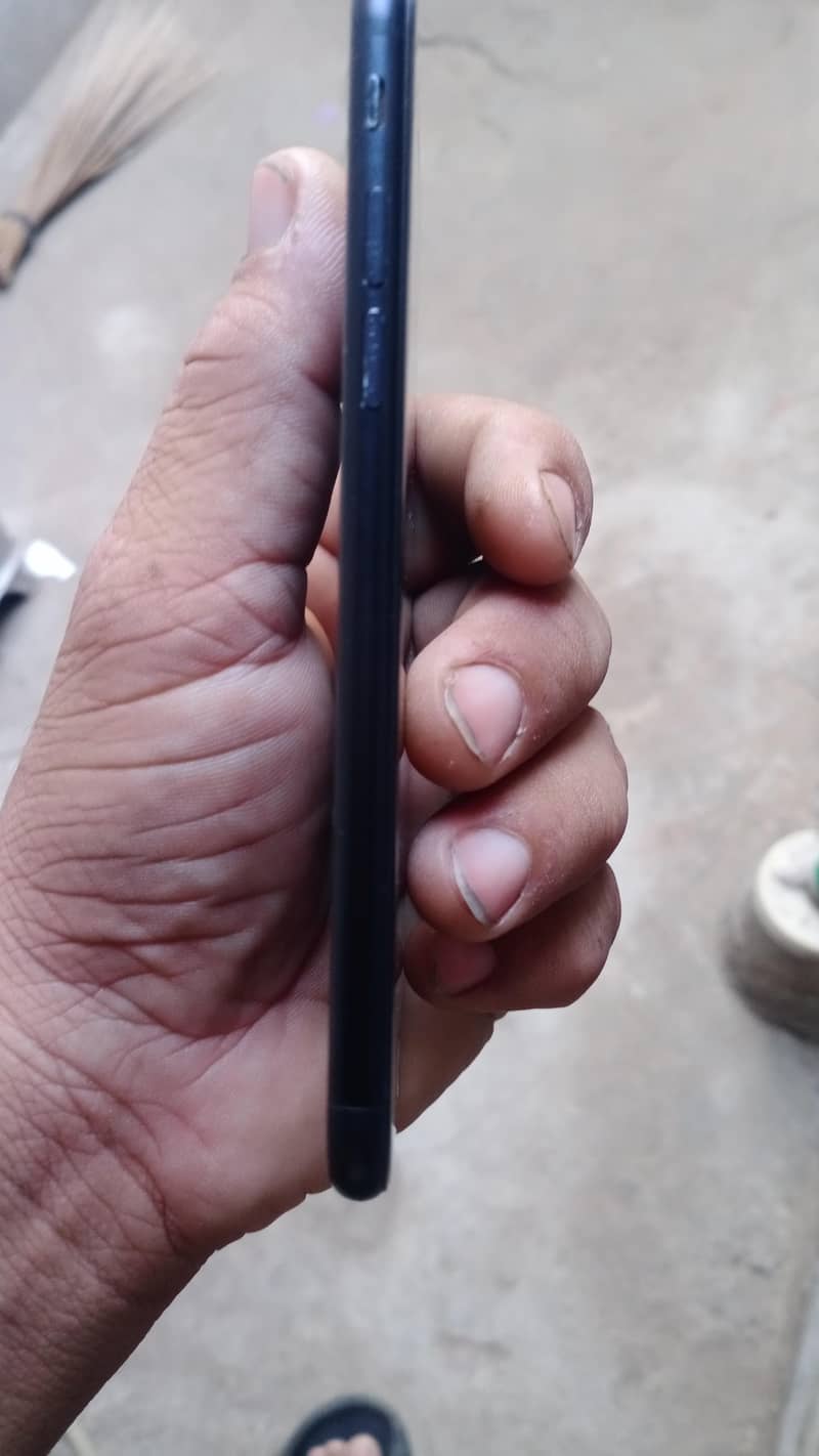 Apple iPhone 7 urgent sell need mony 2