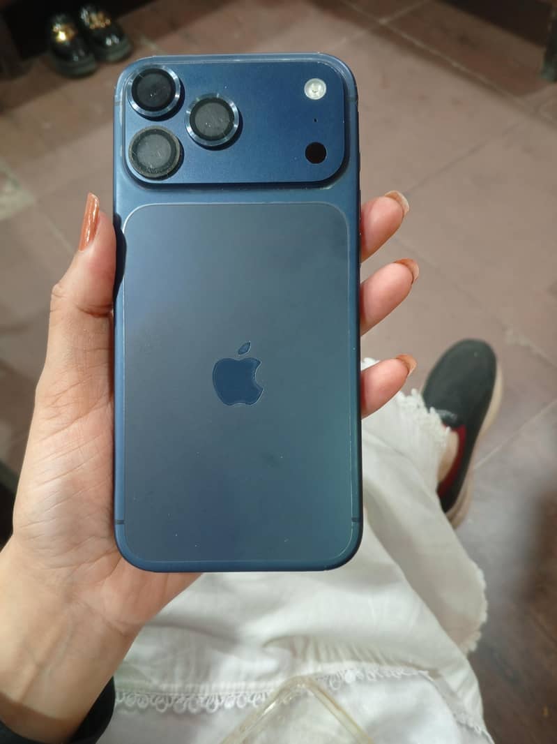 Apple iPhone 17 Pro Max 0