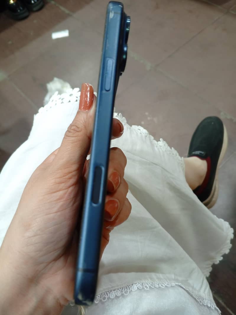 Apple iPhone 17 Pro Max 4