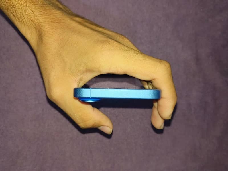 Apple iPhone 16 5