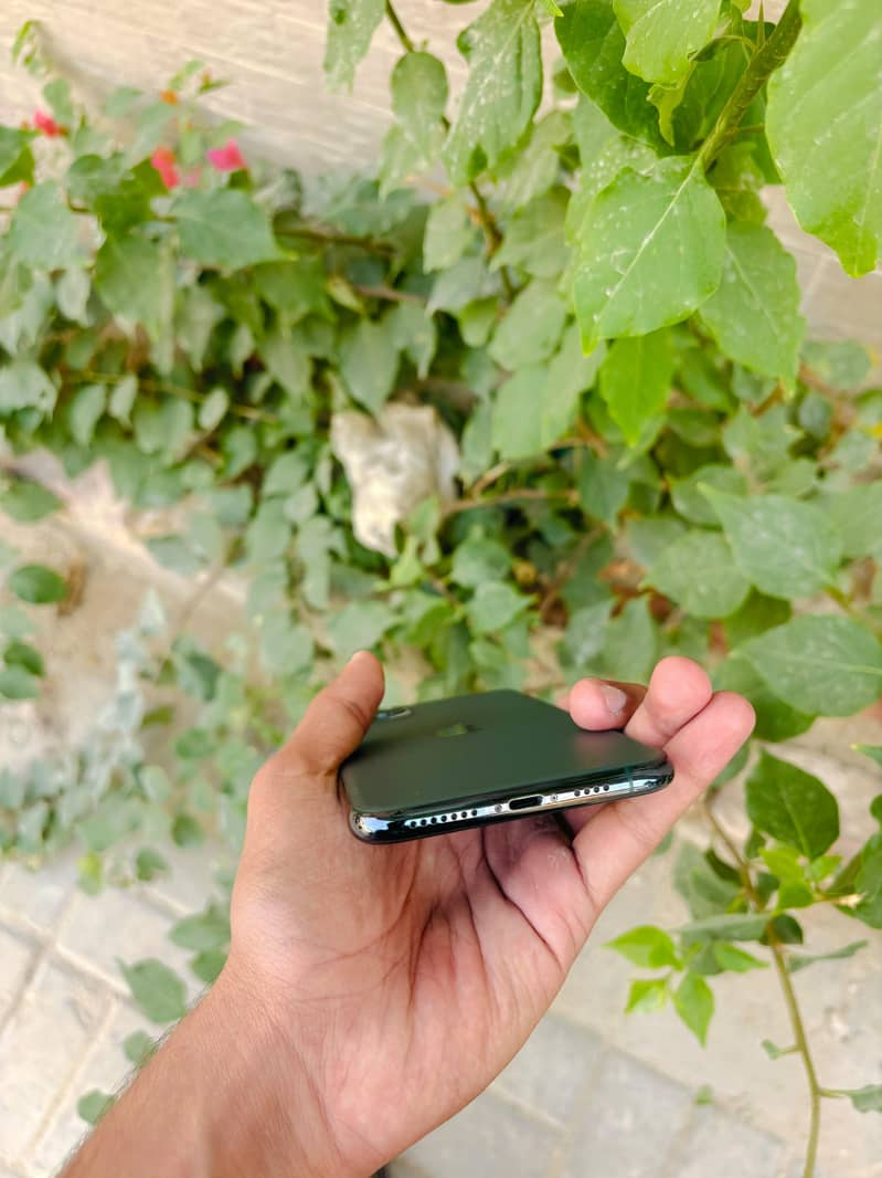Apple iPhone 11 Pro Max 2