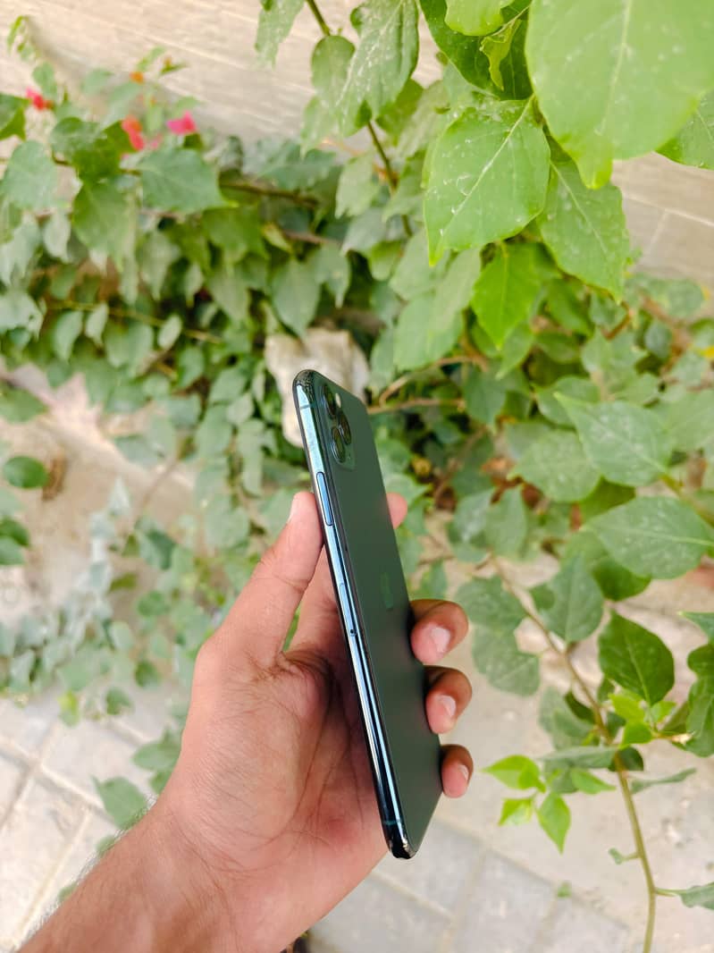 Apple iPhone 11 Pro Max 3