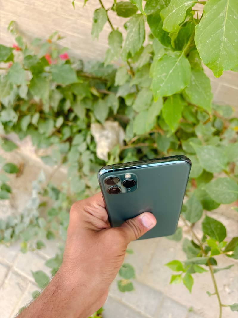 Apple iPhone 11 Pro Max 4