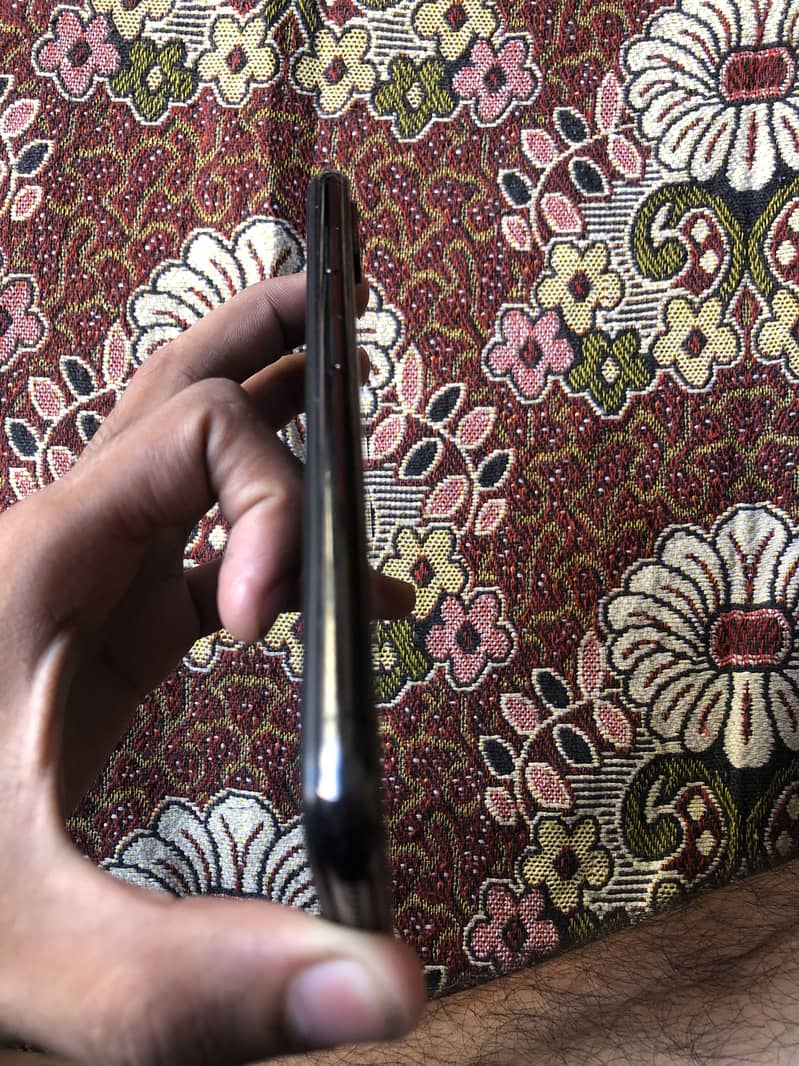 Apple iPhone XS Max 1