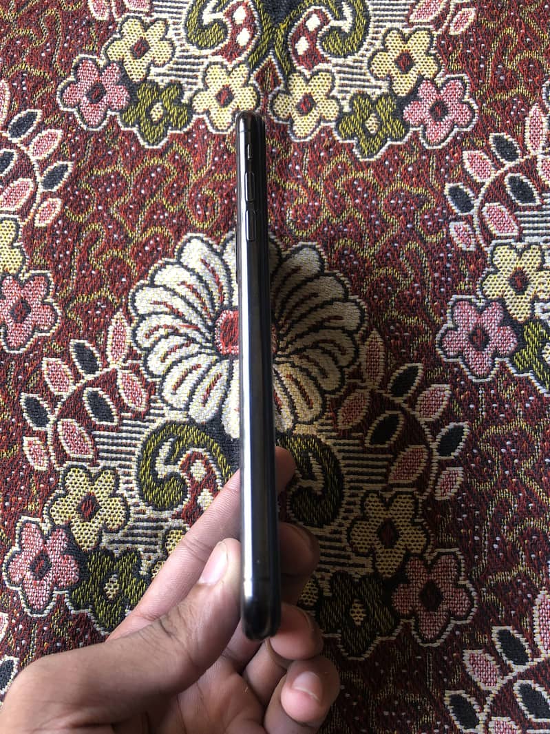 Apple iPhone XS Max 2