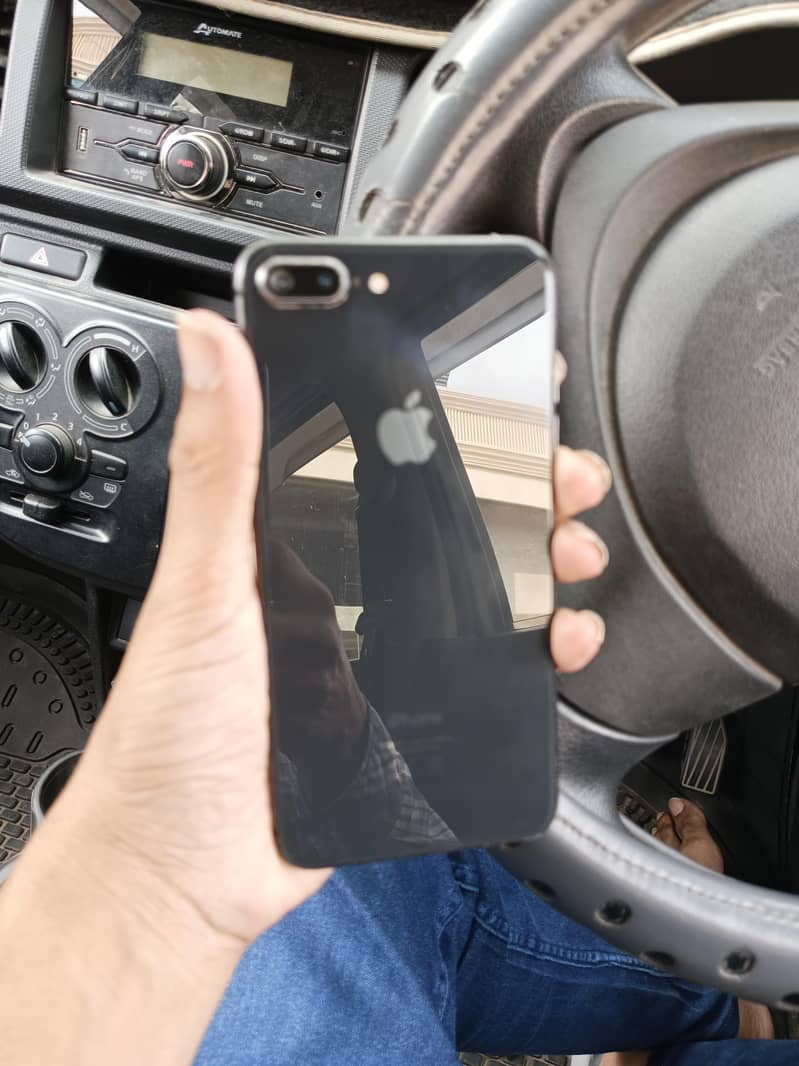 Apple iPhone 8 Plus 1