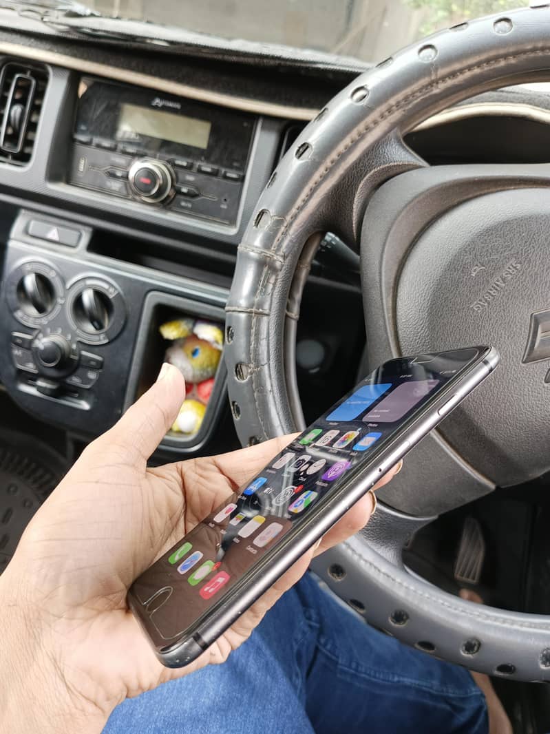 Apple iPhone 8 Plus 4