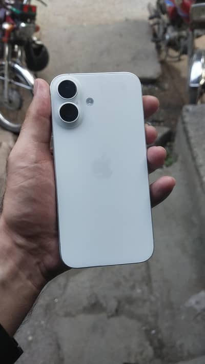 Apple iPhone 16
