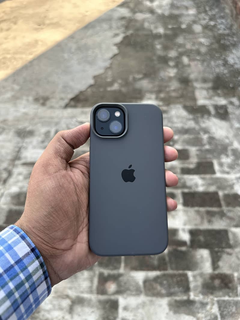 iPhone 13 0