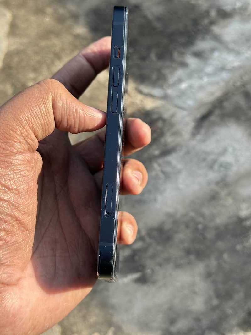 iPhone 13 3