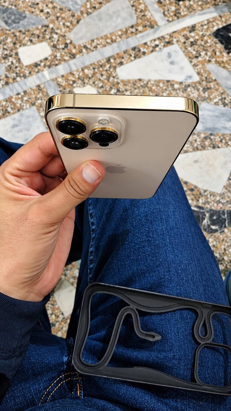 Apple iPhone 13 Pro Max 6