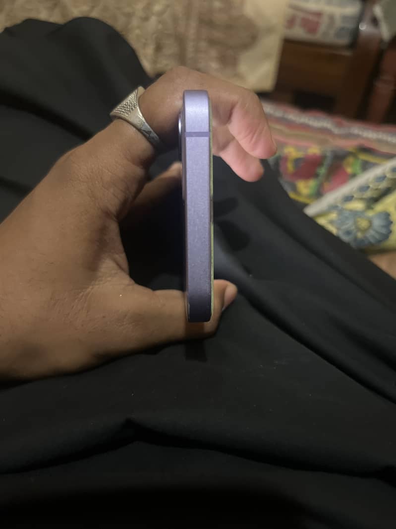 Apple iPhone 12 4