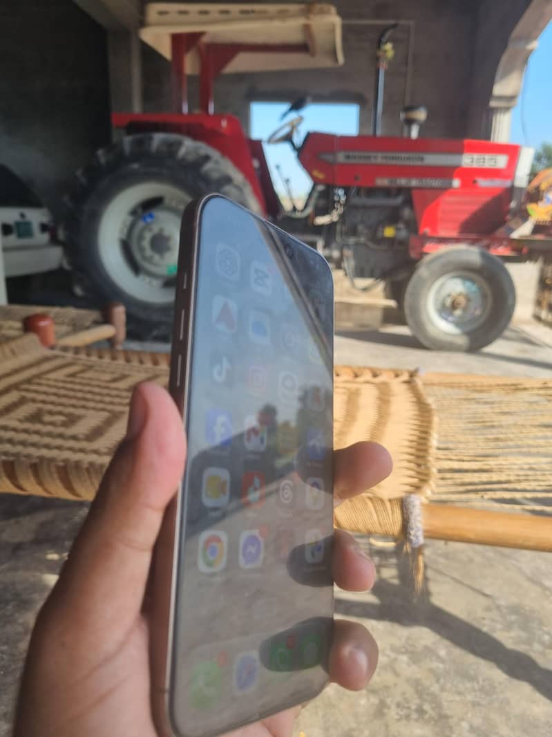 Apple iPhone 16 Pro Max 2