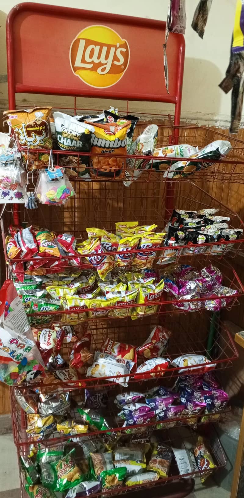 LAYS CHIPS STAND 1